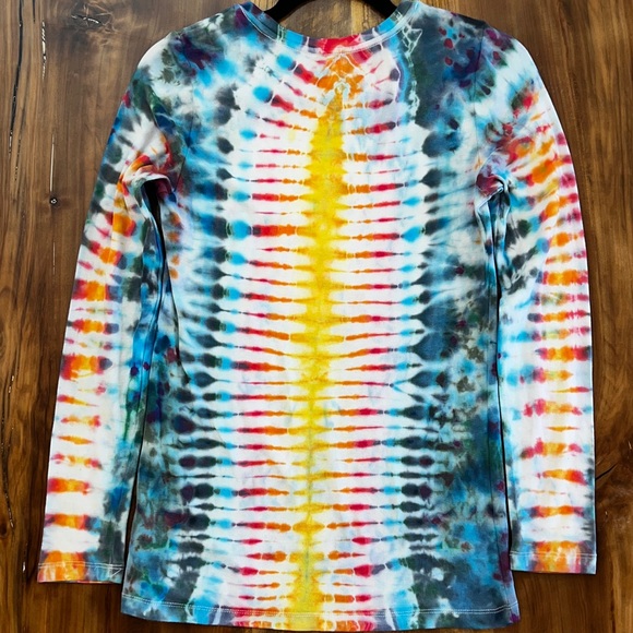 Upcycled soft base shirt custom tie dye - Picture 2 of 2
